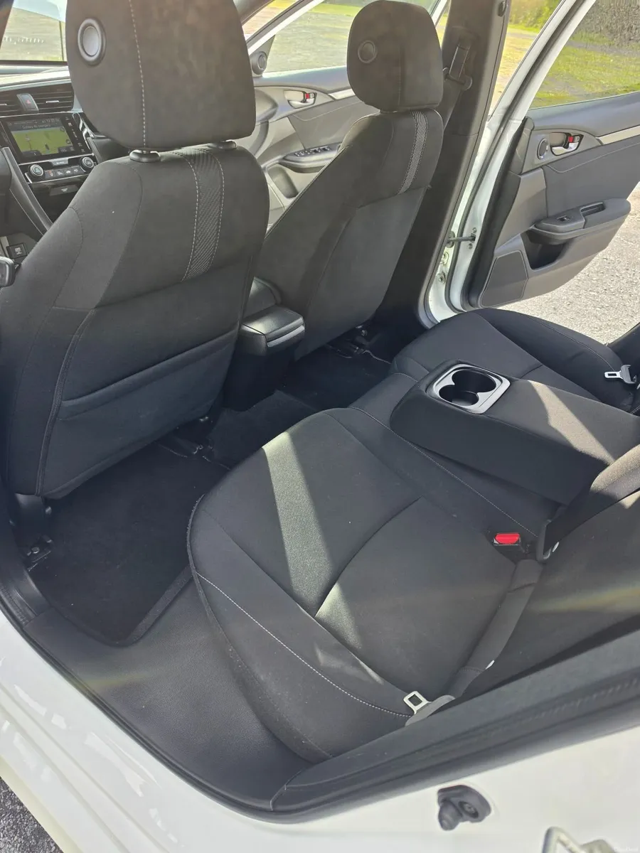 Honda Civic 2018 - Image 4