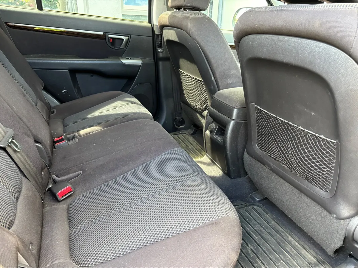 Hyundai Santa Fe 2011 - Image 4