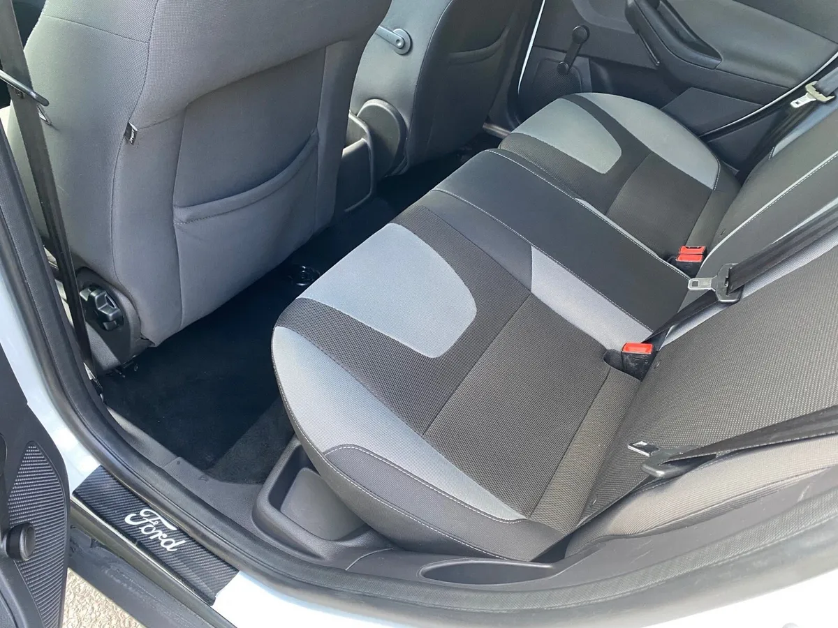 FORD FOCUS NCT 27/TAX 1-27 MINT FOCUS - Image 4