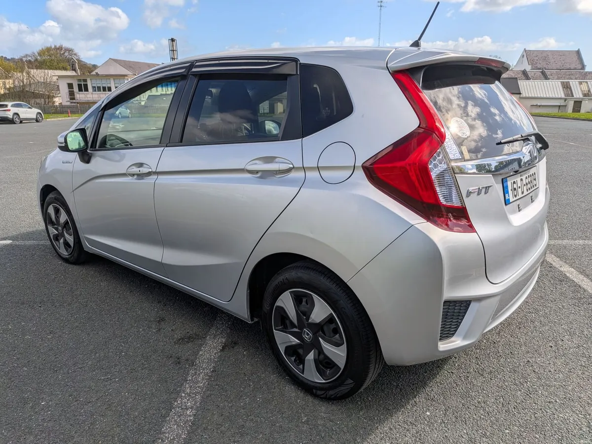 Honda Fit Hybrid - Image 4
