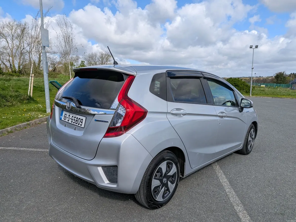 Honda Fit Hybrid - Image 2