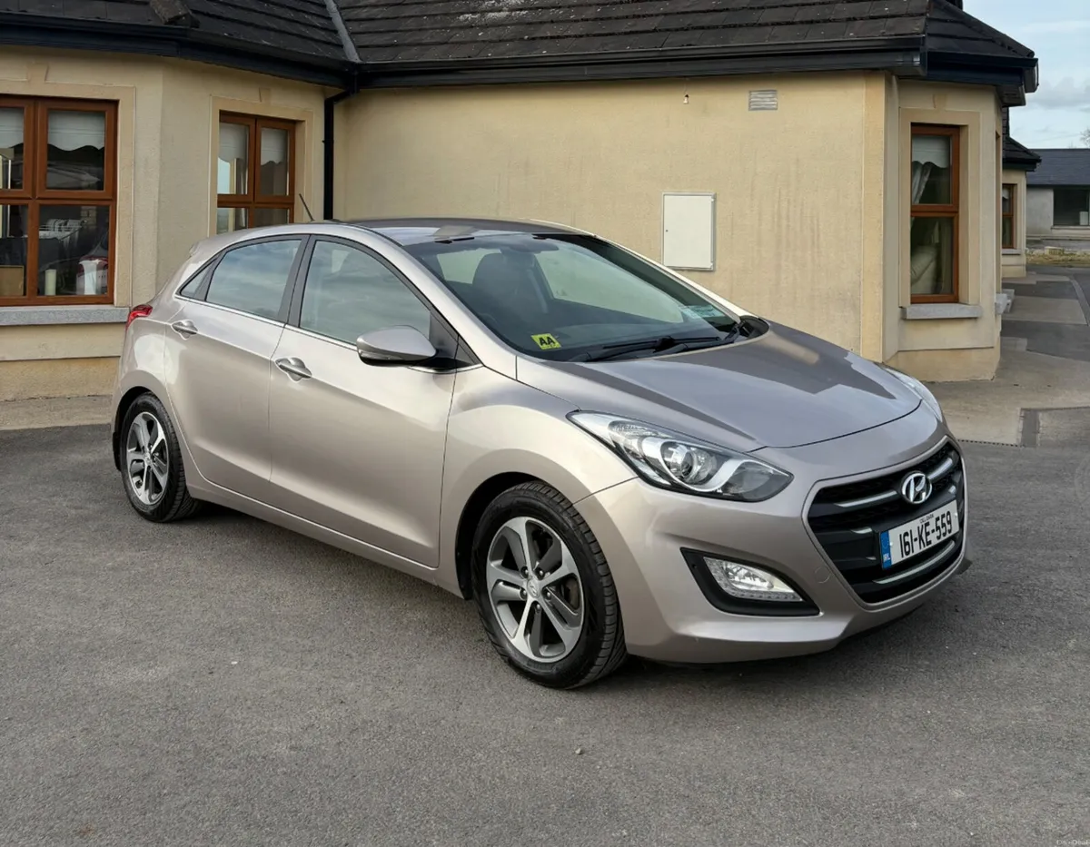 Hyundai i30 (deluxe) - Image 1