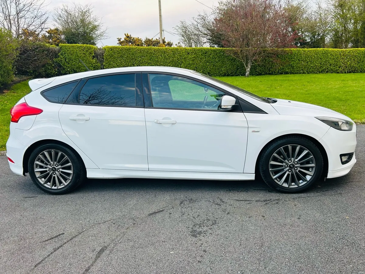 Ford Focus ST-LINE 120 BHP 2018 - Image 4