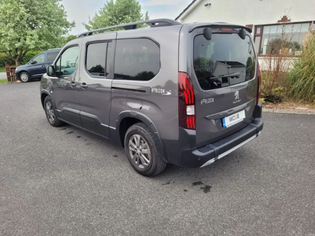 Wheelchair Taxi Auto 7 seats - Image 6