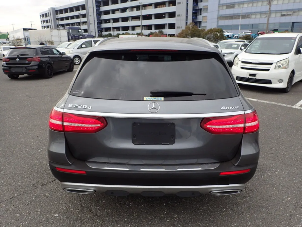 Mercedes-Benz E-Class E220D 4MATIC ALL-TERRAIN LAU - Image 4