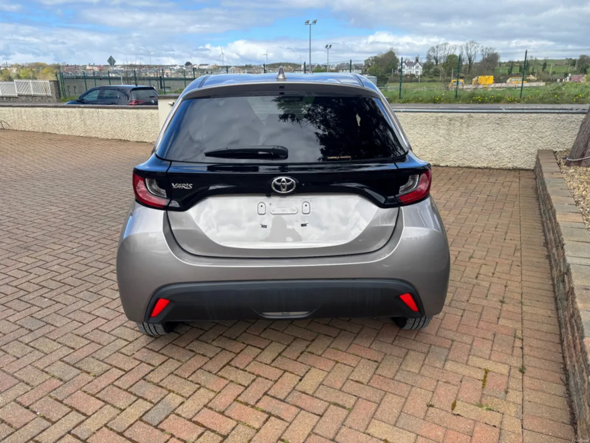 Toyota Yaris 1.0 automatic - Image 4