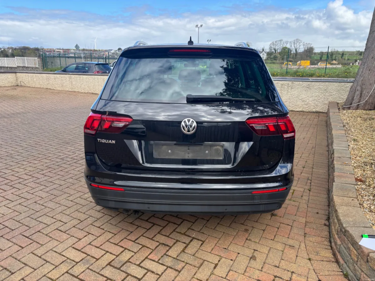 Volkswagen Tiguan CL 2.0 TDI 115HP MANUAL 6SPEED F - Image 4
