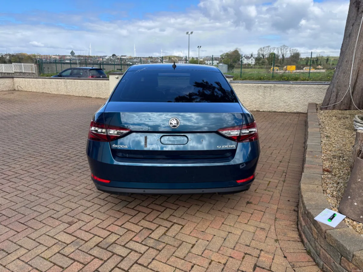 Skoda Superb STYLE 2.0 TDI 150BHP 4DR - Image 4
