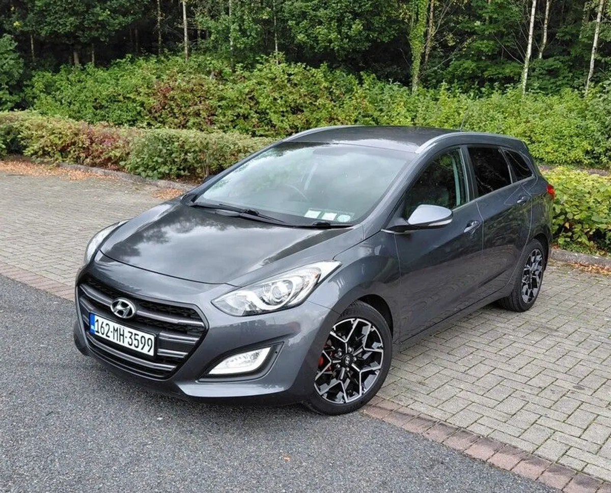 Hyundai I30 SE NAV Estate - Image 2