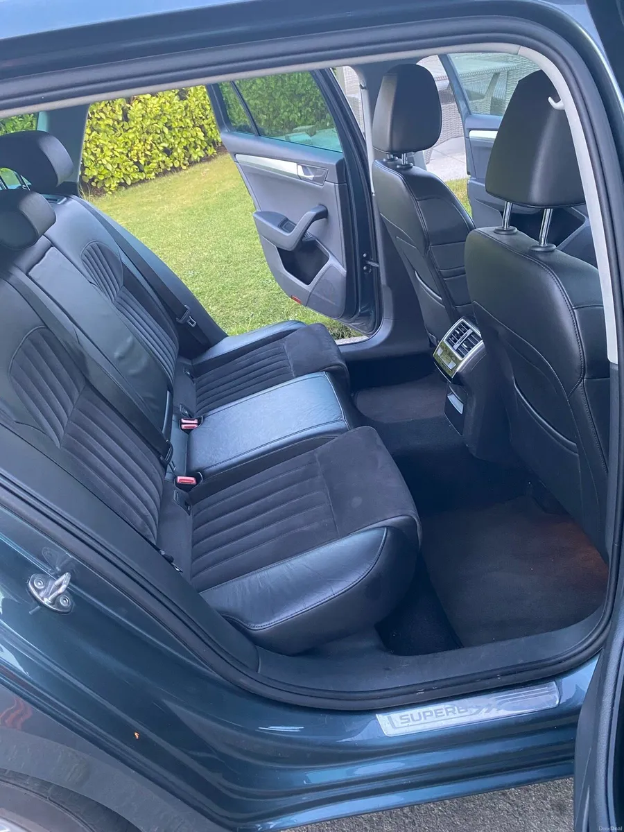 Skoda Superb 2.0 TDI SE Technology - Image 3
