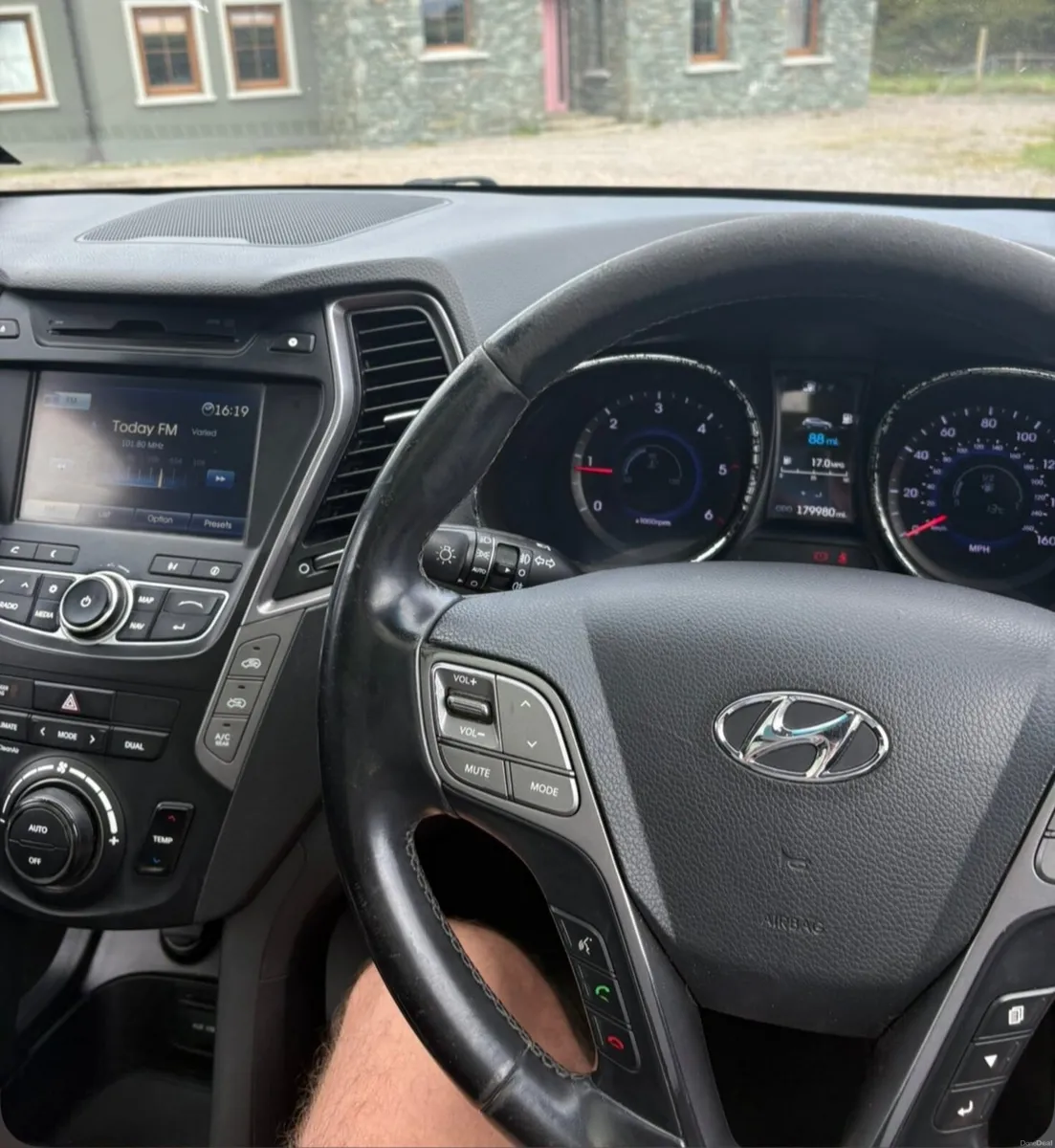 Hyundai Santa Fe 2013 7 Seater - Image 3