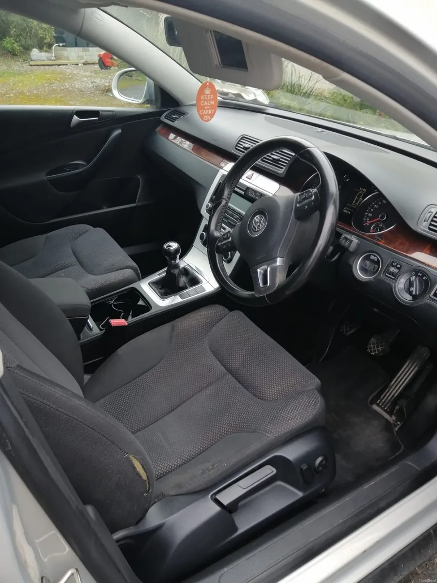 Volkswagen Passat 2010 - Image 3