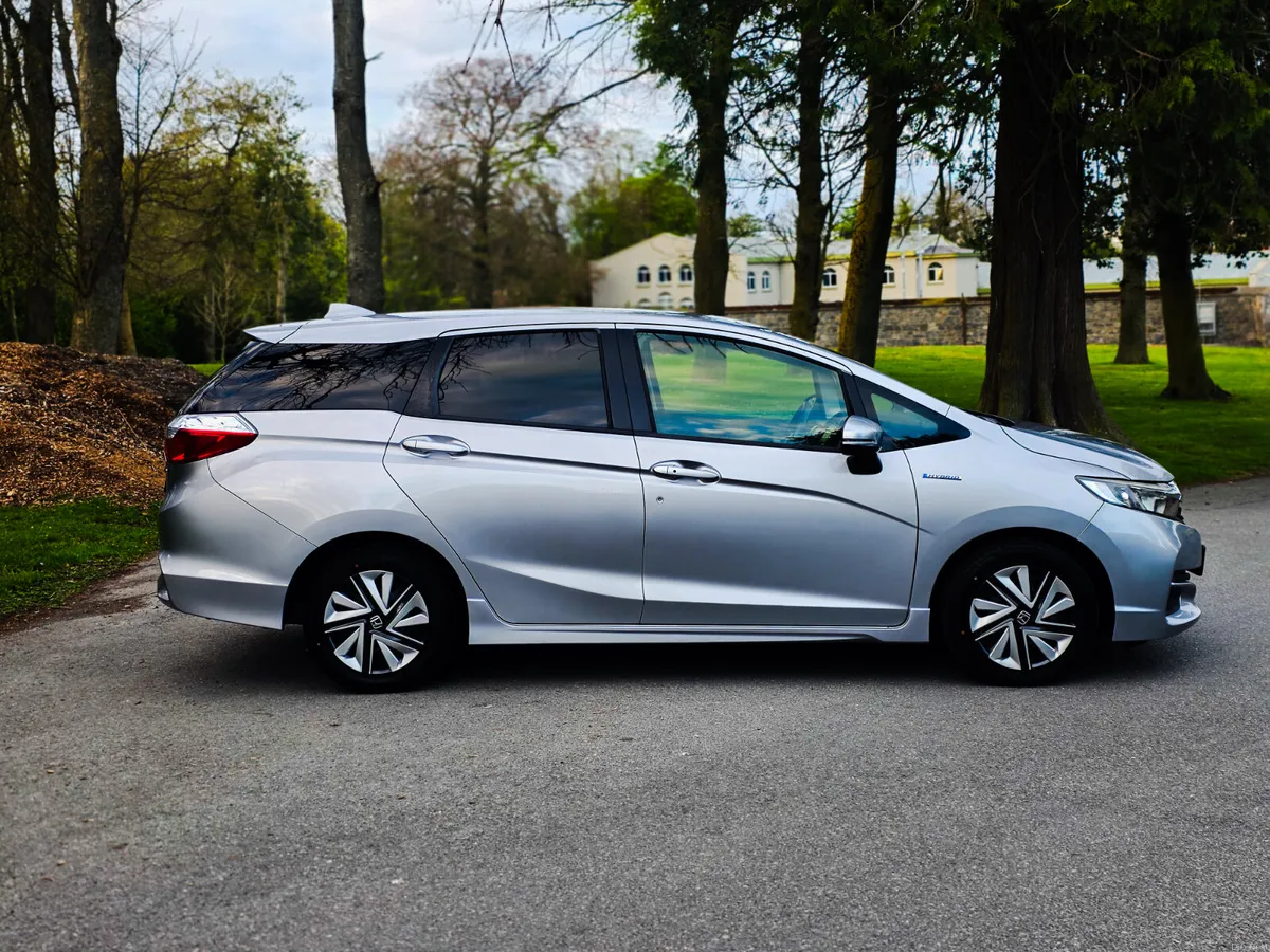 2018 Honda Shuttle 1.5 Petrol Hybrid Auto Top Spec - Image 4
