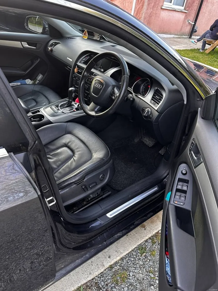 Audi A5 2010 2d automatic - Image 4
