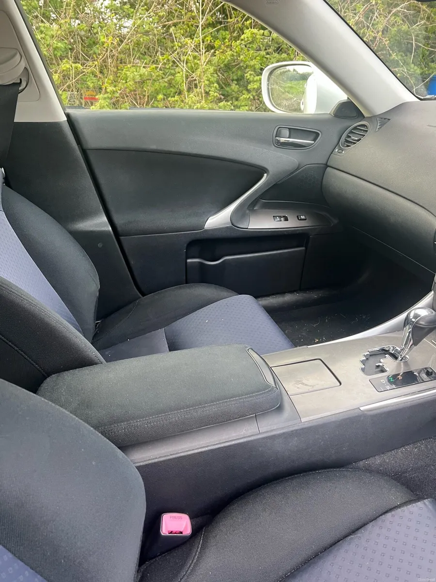 Lexus is 250 - Image 2