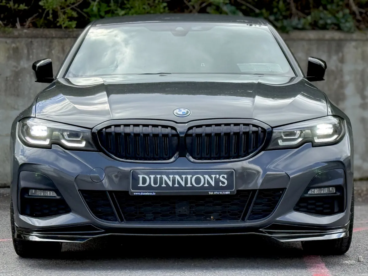 BMW 3-Series 2022 330E M SPORT PRO*20" ALLOYS* - Image 4