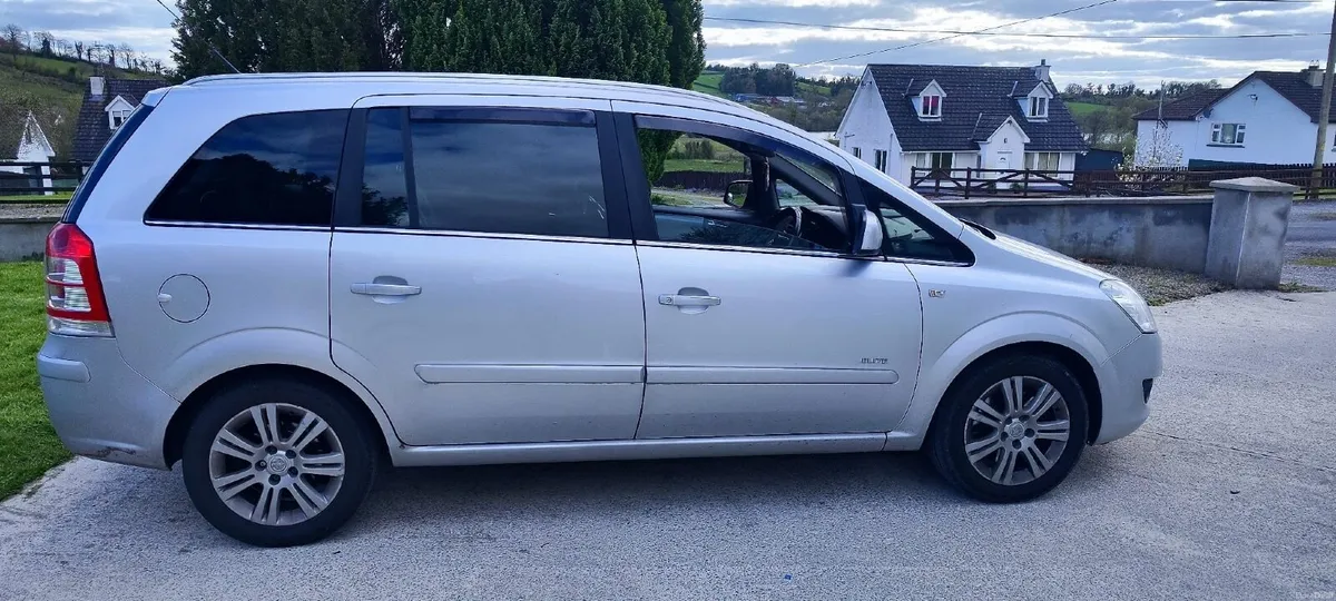 Vauxhall Zafira 2011 - Image 1