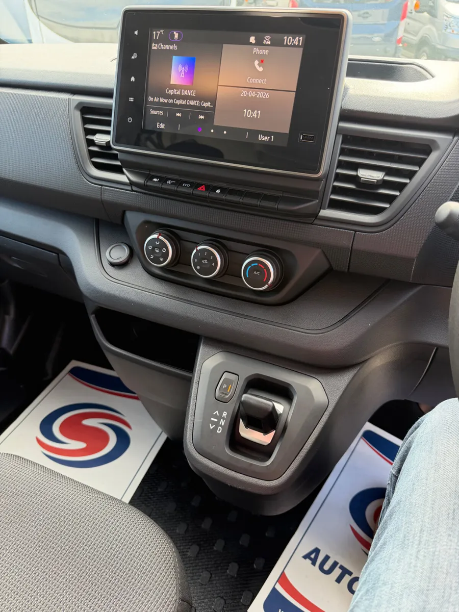 2025 RENAULT TRAFIC AUTO 9 SEATER - Image 3
