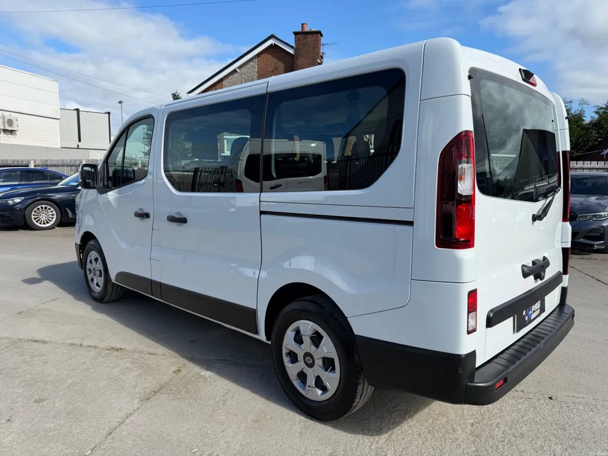 2025 RENAULT TRAFIC AUTO 9 SEATER - Image 6