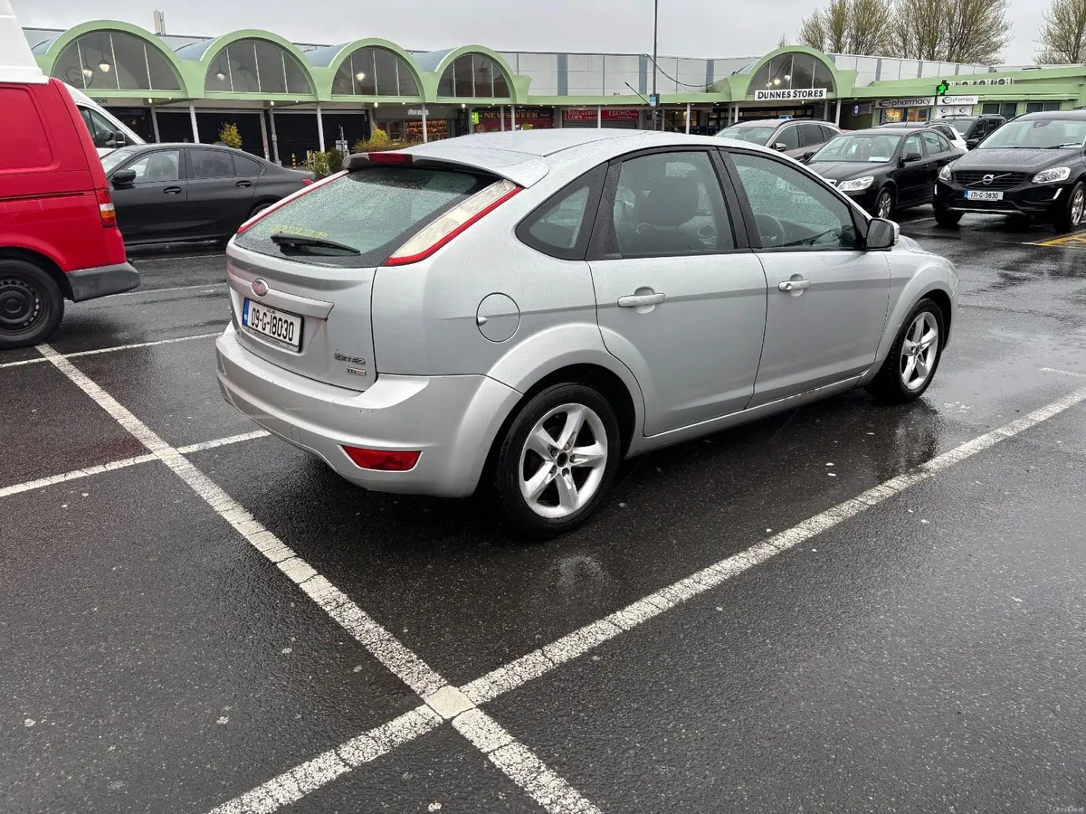 Ford Focus 2009 - Image 2