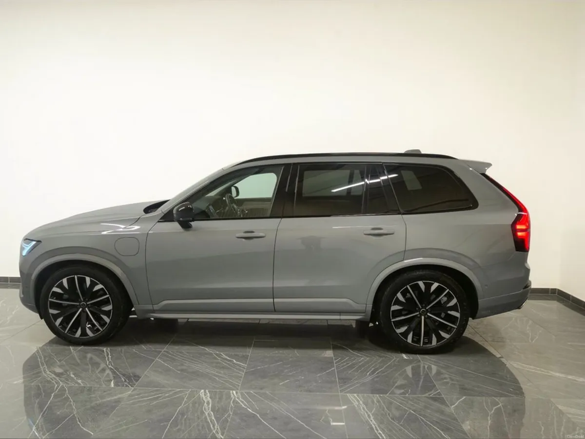 Volvo XC90 T8 PLUS AWD - Image 4