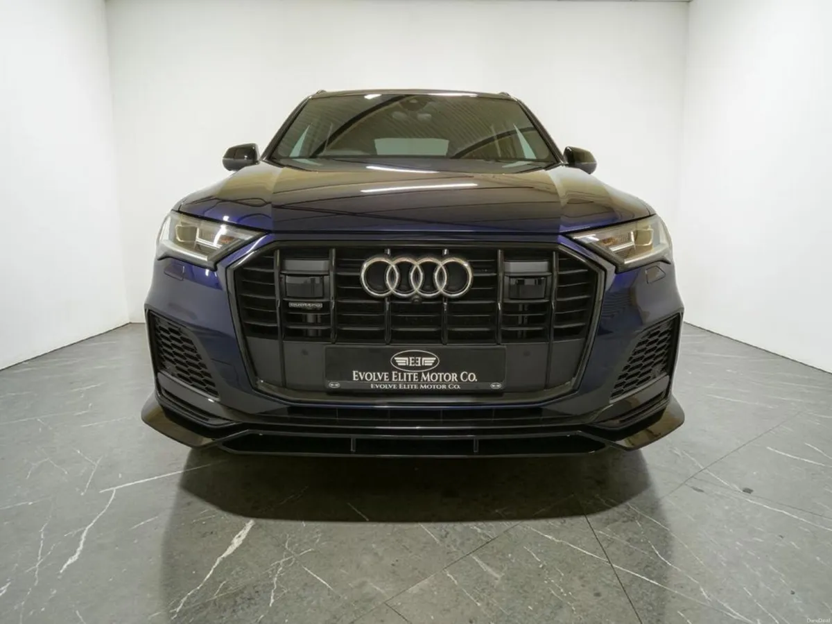 Audi Q7 TFSI E QUATTRO S LINE BLACK EDITION - Image 3