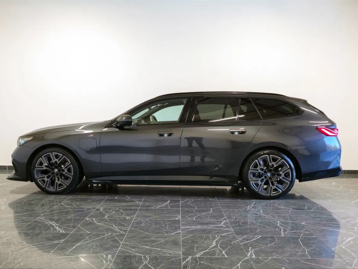 BMW 5-Series 530E M SPORT - Image 2
