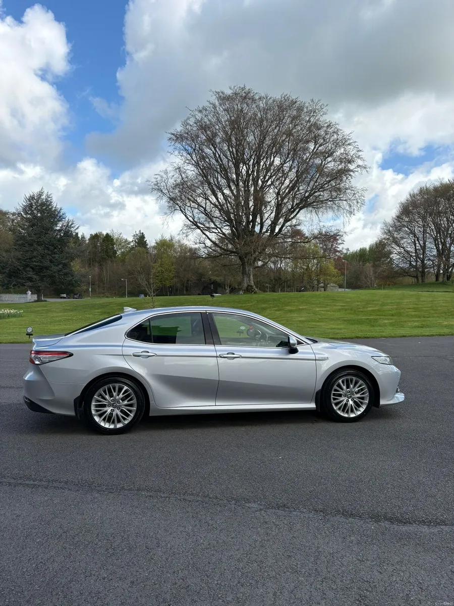 2020 Toyota Camry 2.5 Hybrid - Image 3