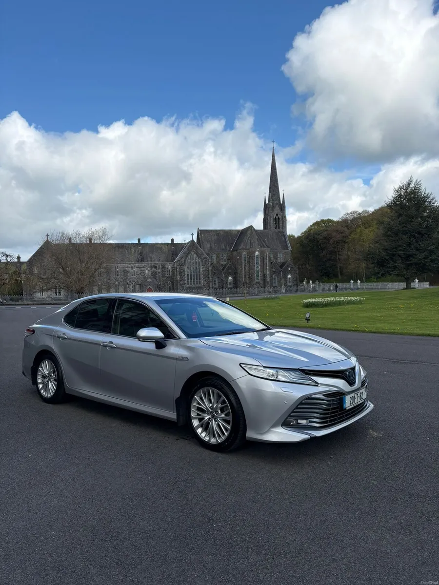 2020 Toyota Camry 2.5 Hybrid - Image 4
