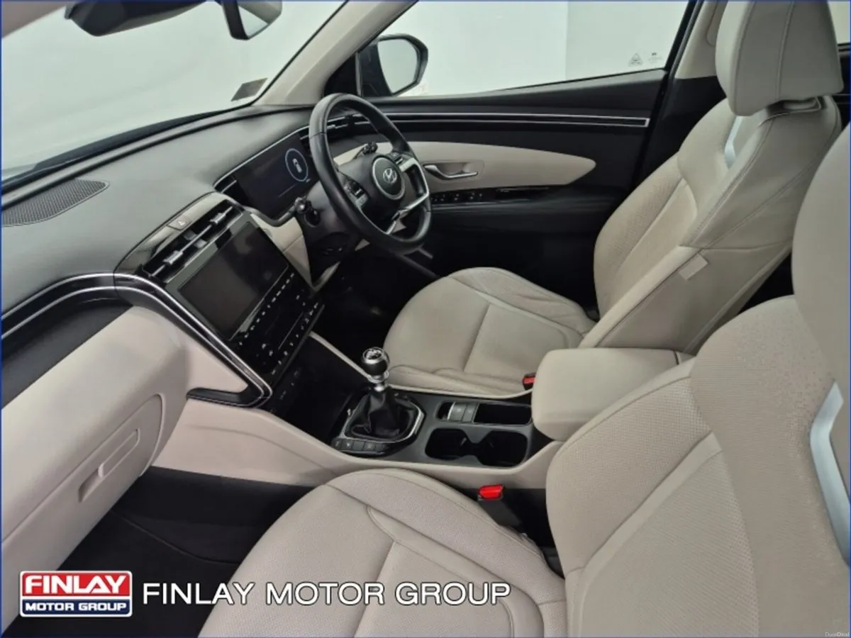 Hyundai Tucson 2WD Executive Plus  2 Tone Roof - Image 4