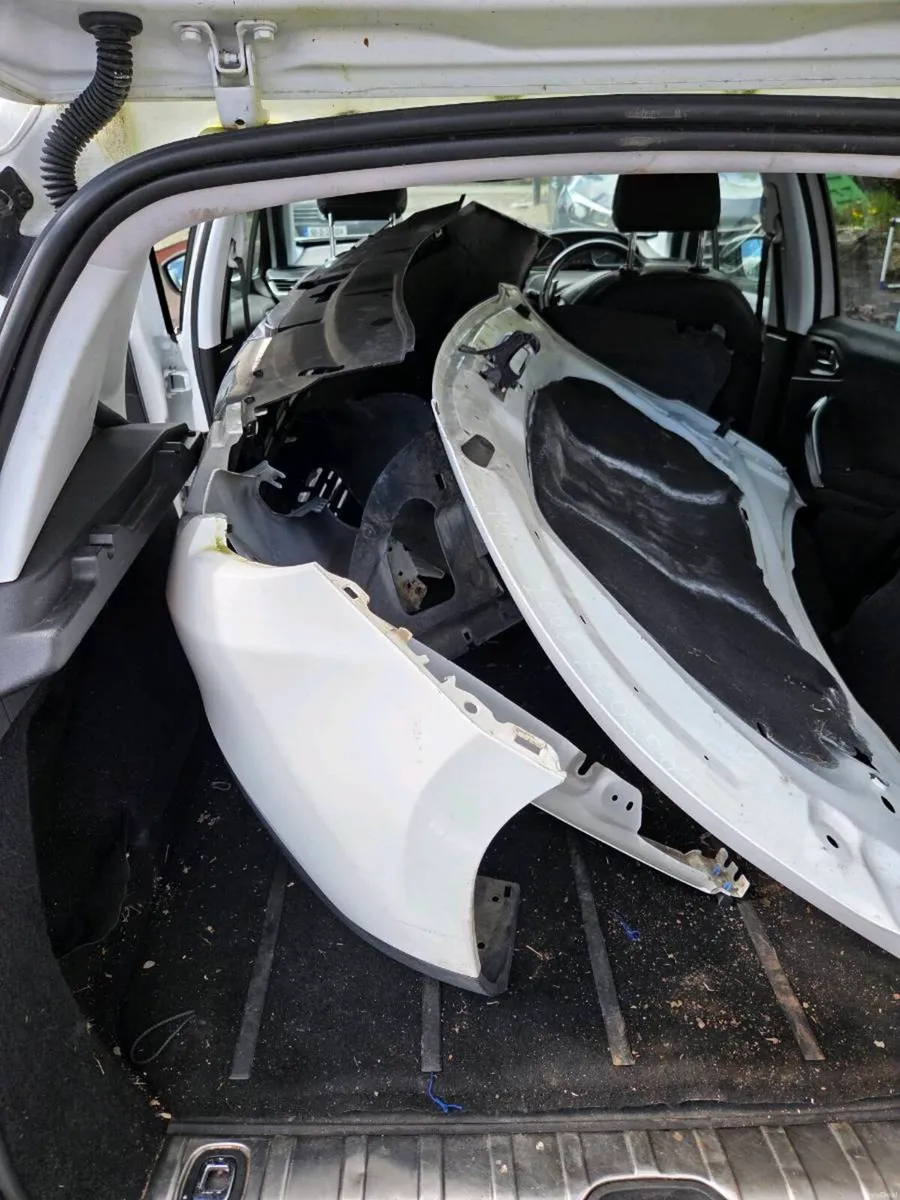 141 Peugeot 2008 HDi - Image 4