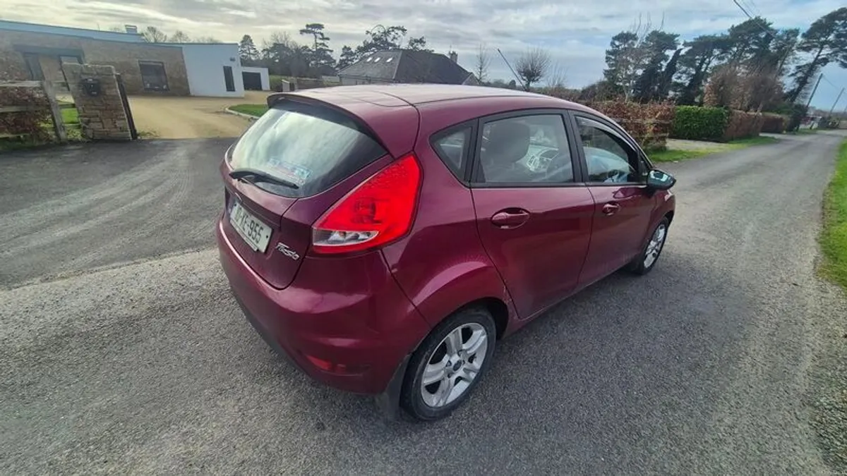 2010 Ford Fiesta - Image 2