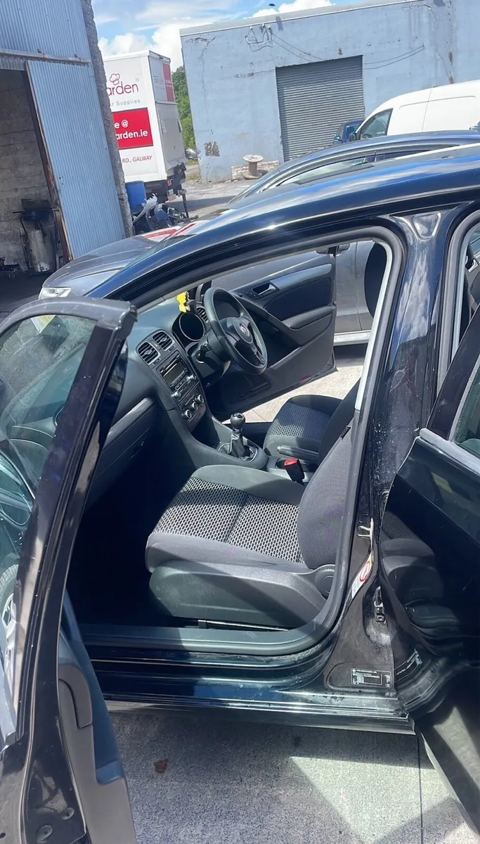 1.6 L Volkswagen Golf 2010 - Image 1