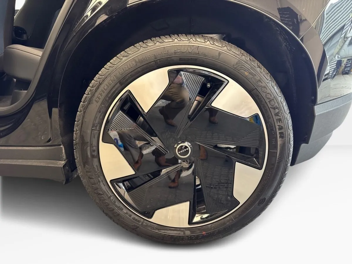 Volvo EX30 PLUS LONG RANGE *0% APR* €90 PER WEEK O - Image 5