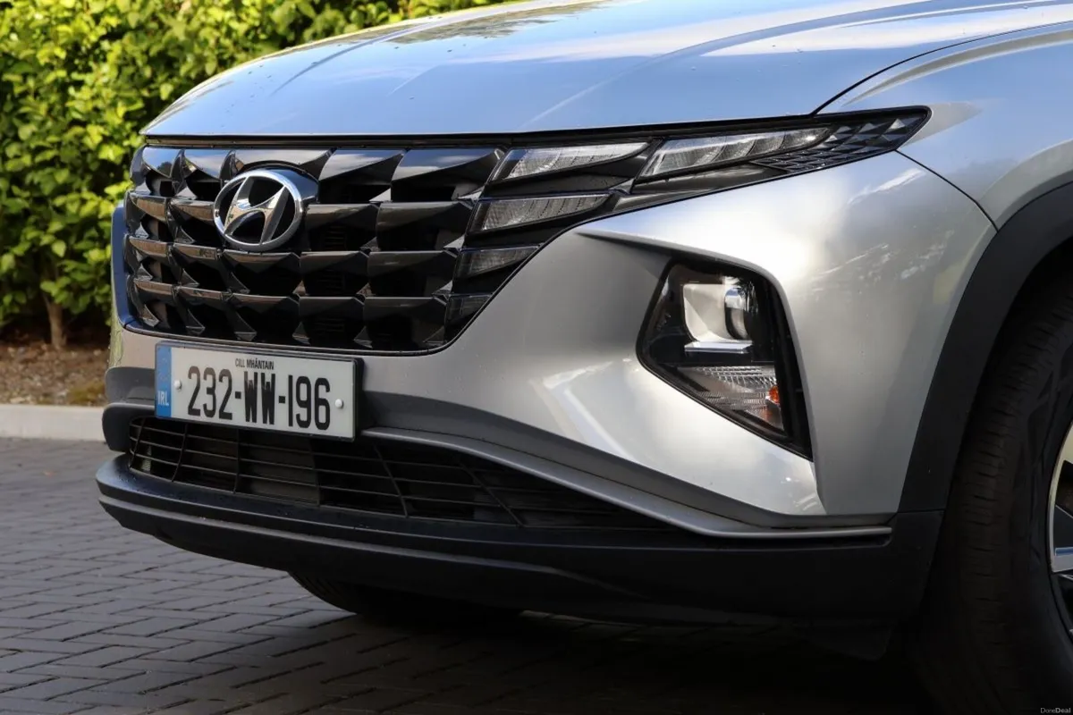Hyundai Tucson 2WD Executive, Black Leather - Image 3