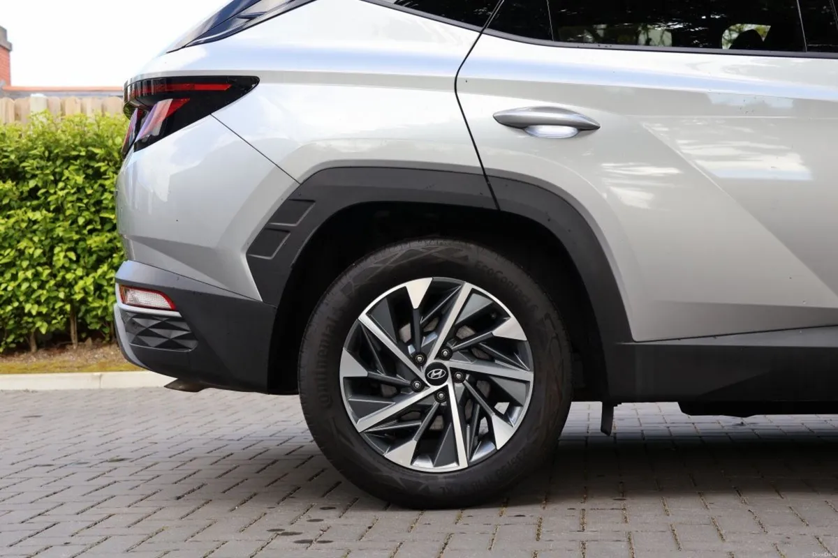 Hyundai Tucson 2WD Executive, Black Leather - Spec - Image 6