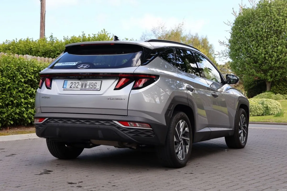Hyundai Tucson 2WD Executive, Black Leather - Image 4