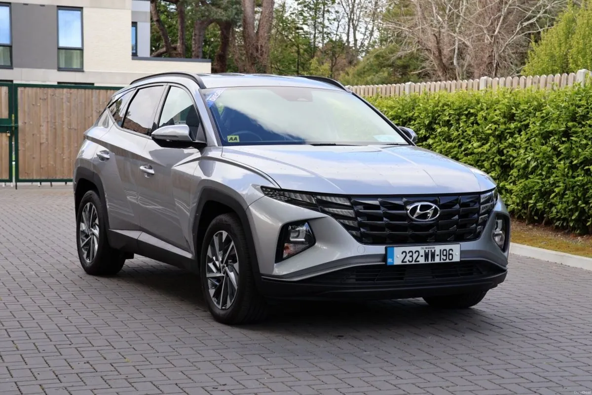Hyundai Tucson 2WD Executive, Black Leather - Spec - Image 5