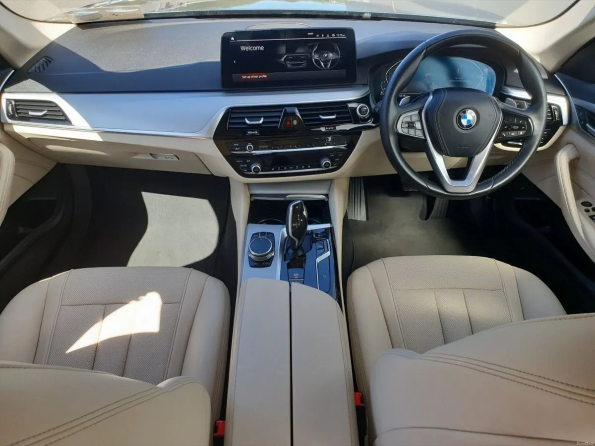 BMW 5-Series 520d SE Saloon - Image 4