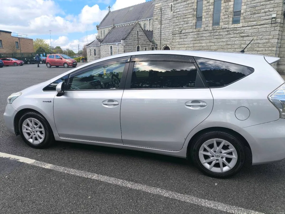 Toyota Prius Alpha - Image 1