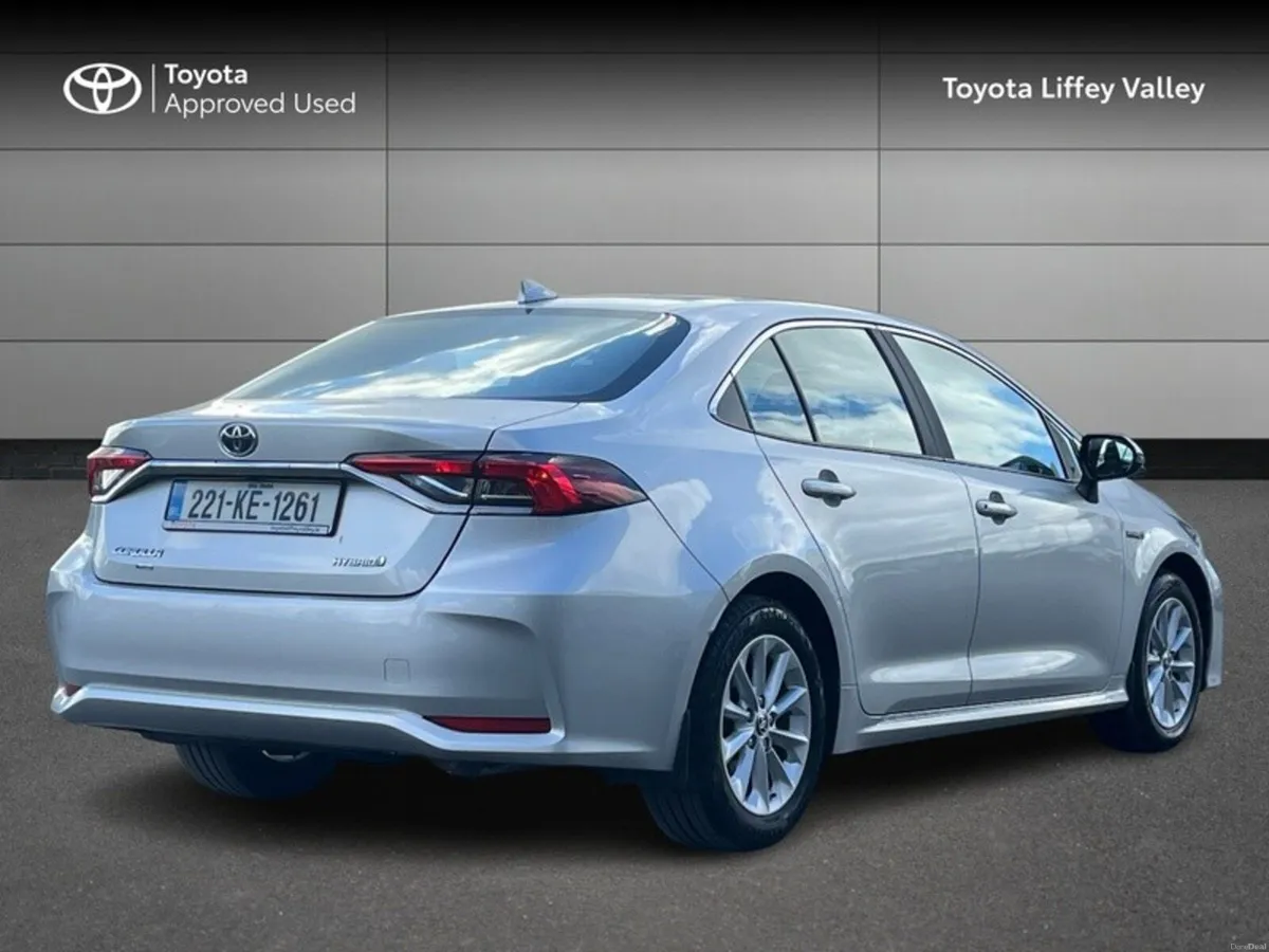 Toyota Corolla COROLLA LUNA HYBRID SALOON - Image 2