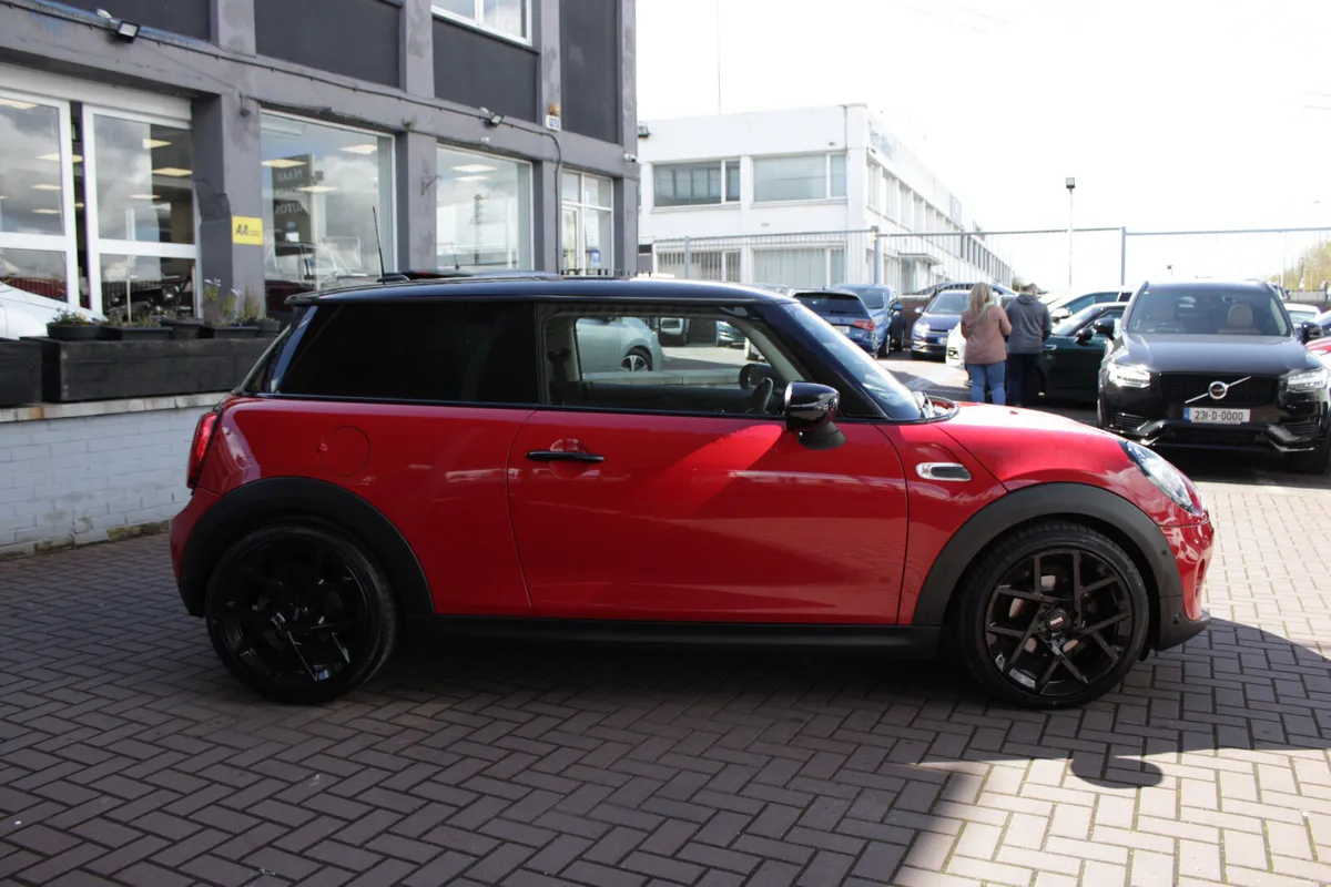 MINI COOPER 1.5D 3DR SPORT  STUNNING LOOKING CAR - Image 3