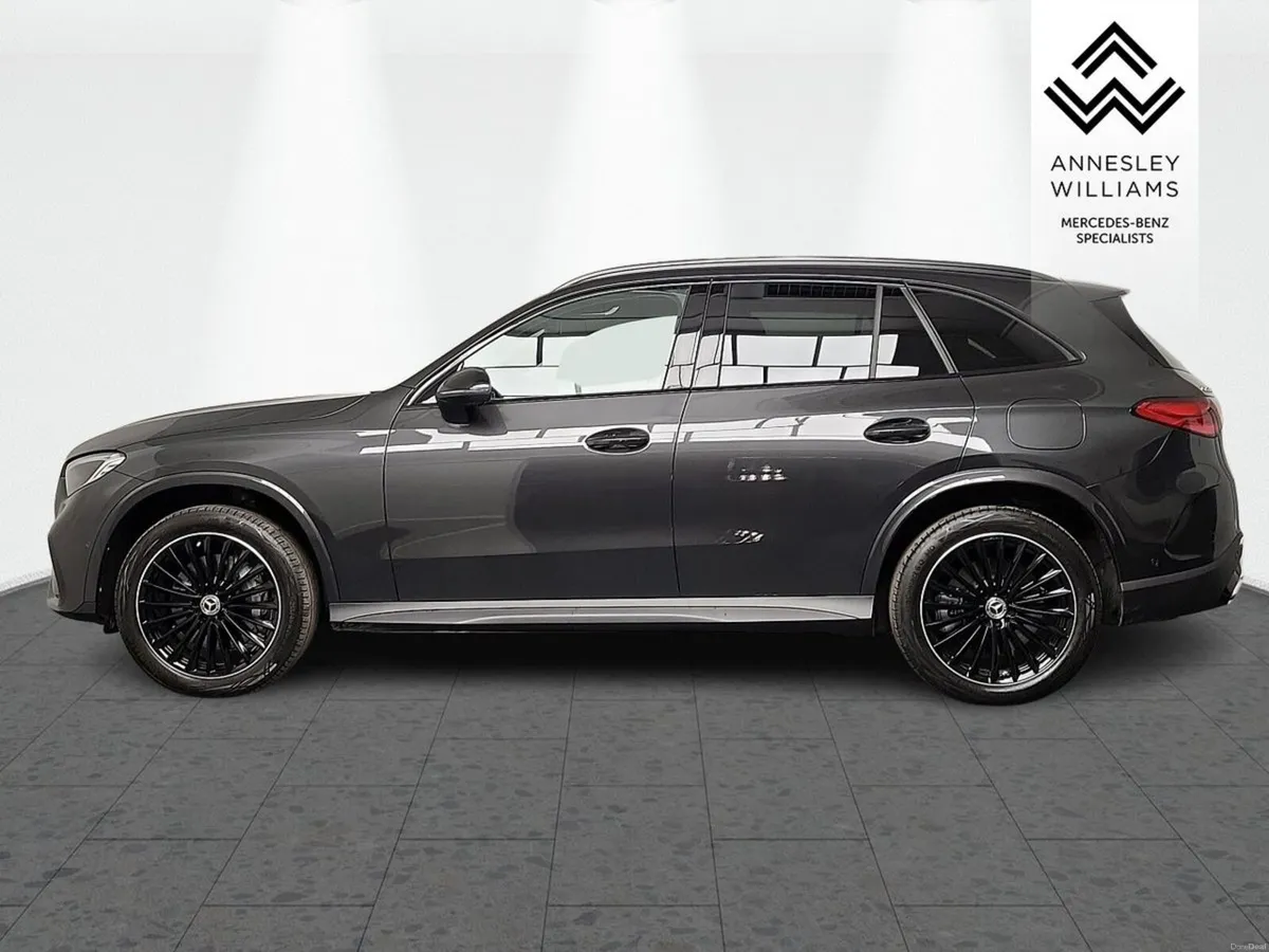 Mercedes-Benz GLC GLC300e Urban Edition 4Matic - Image 5