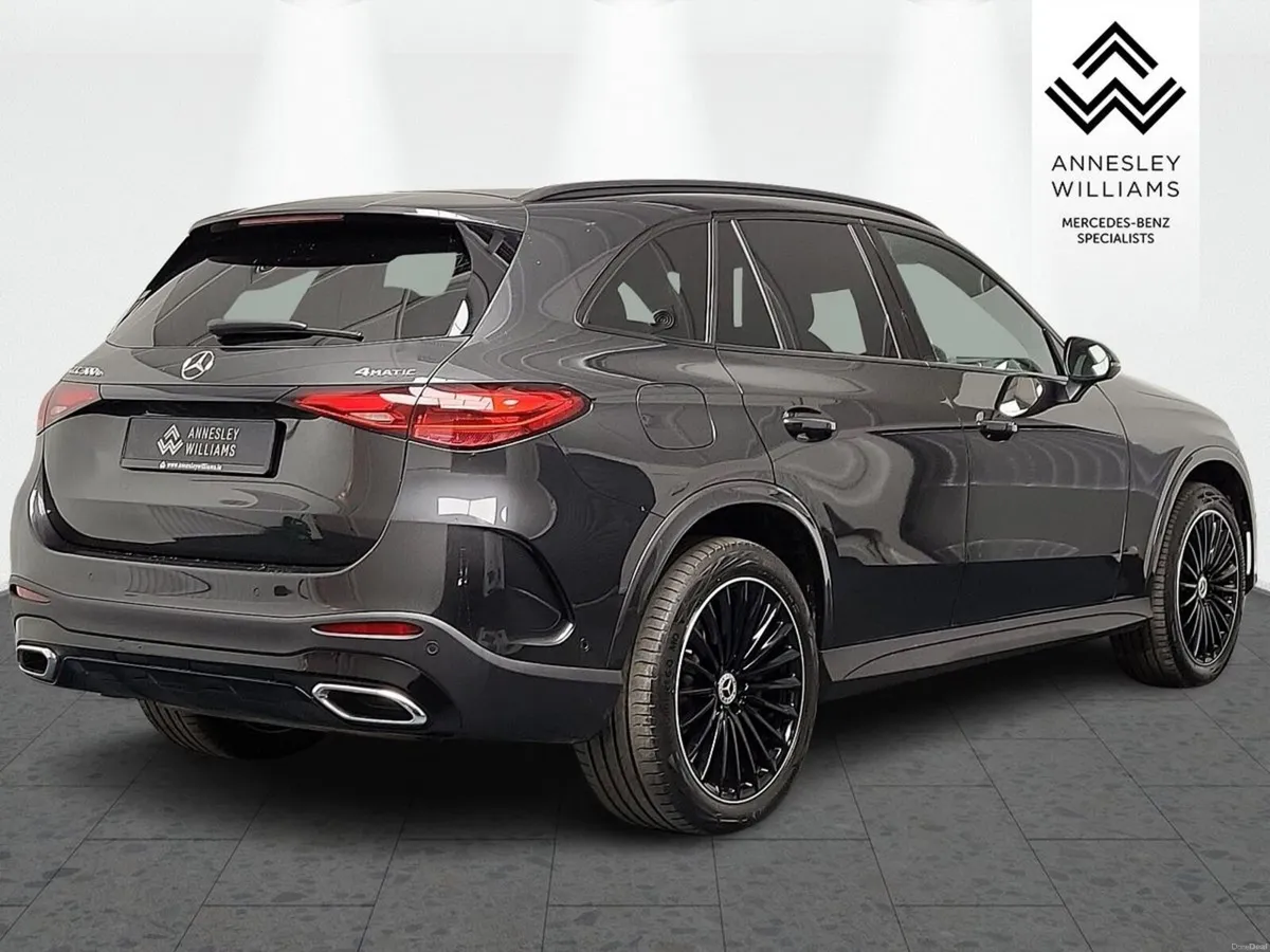 Mercedes-Benz GLC GLC300e Urban Edition 4Matic - Image 6