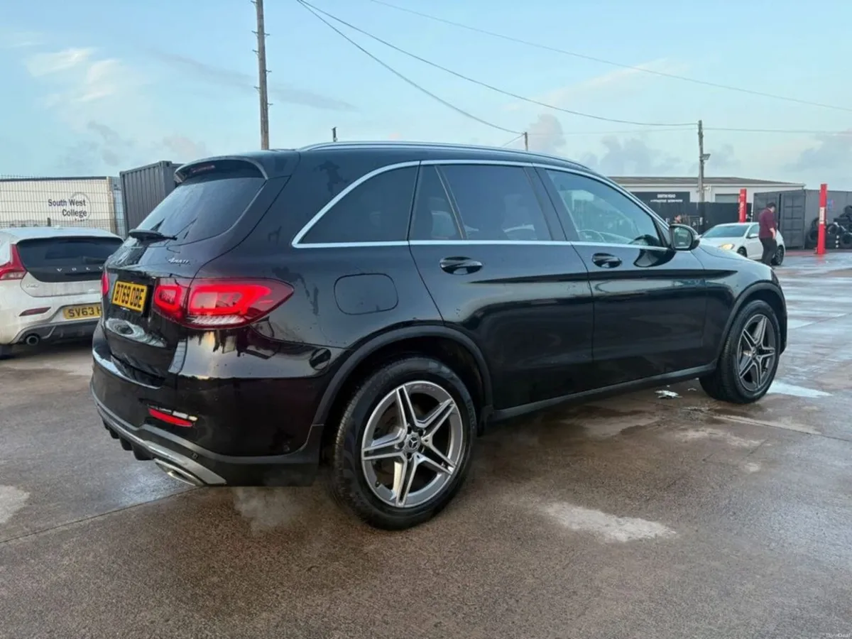 2019 Mercedes-Benz GLC 300 Hybrid - Image 3
