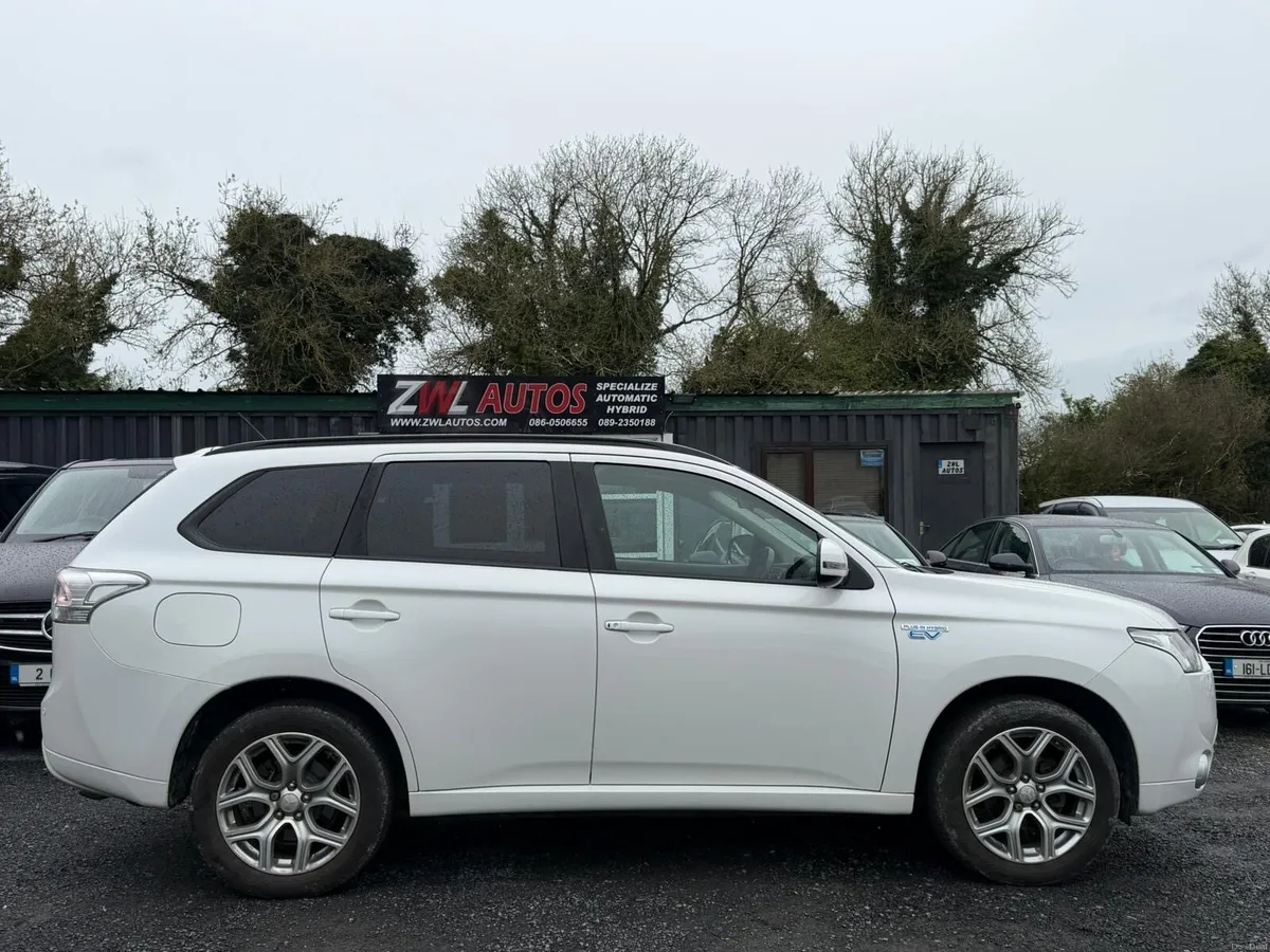 15 Mitsubishi Outlander PHEV - Image 5