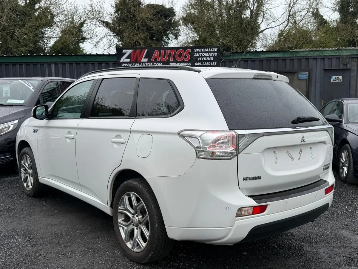 15 Mitsubishi Outlander PHEV - Image 6