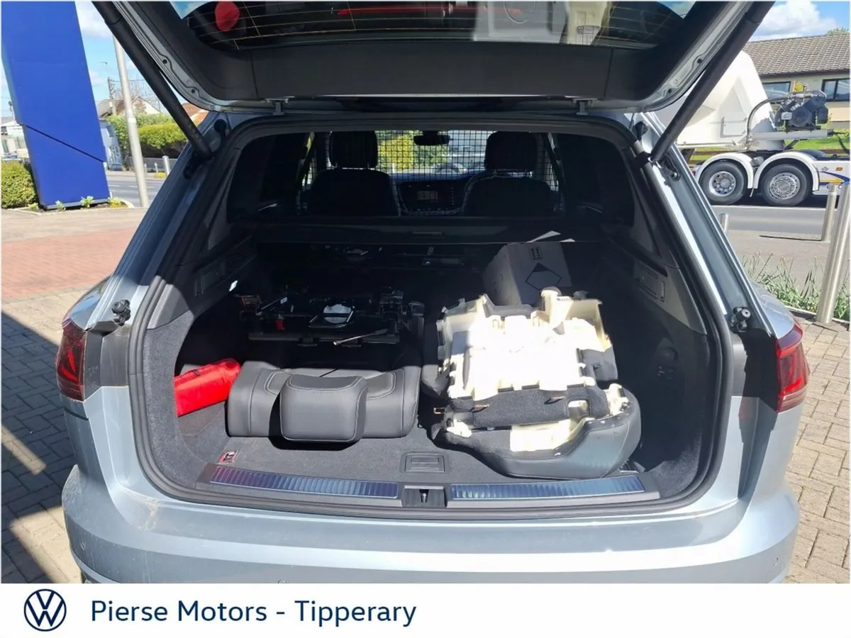 Volkswagen Touareg R-LINE 3.0TDI 4M 231BHP - Image 4