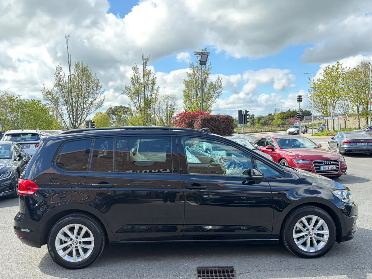 161 Volkswagen Touran Comfortline 7 Seater - Image 4