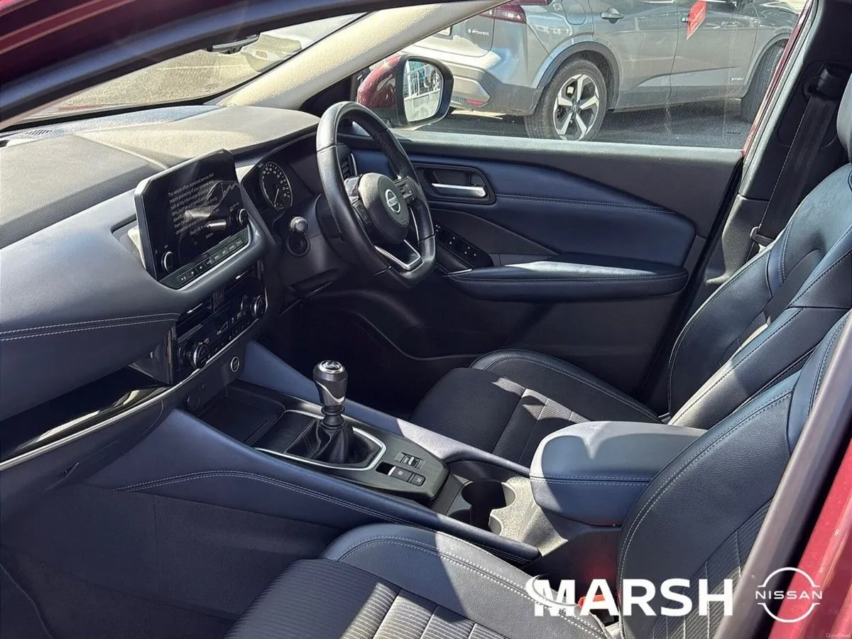 Nissan Qashqai 1.3 MILD HYBRID SV PREMIUM 5DR - Image 3